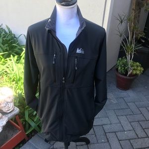 REI jacket men’s size large fits women’s xl